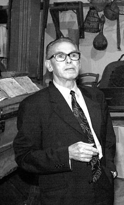 Angelo Faccio nel museo contadino